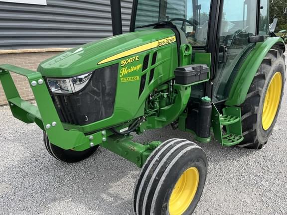 Image of John Deere 5067E equipment image 4