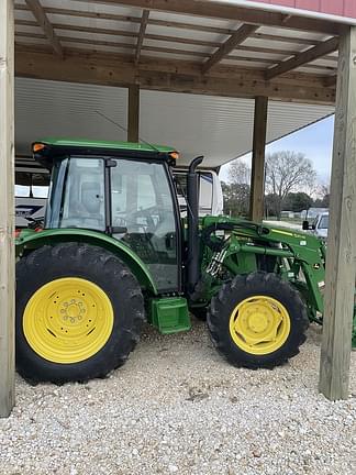 Image of John Deere 5067E equipment image 2