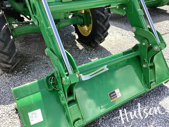 Image of John Deere 5067E equipment image 4