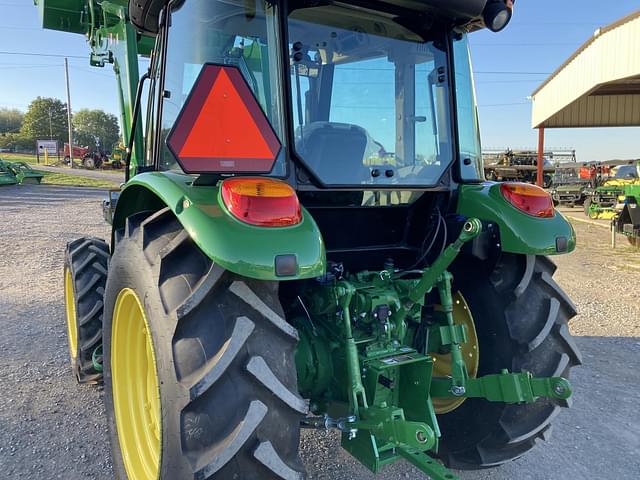 Image of John Deere 5067E equipment image 3