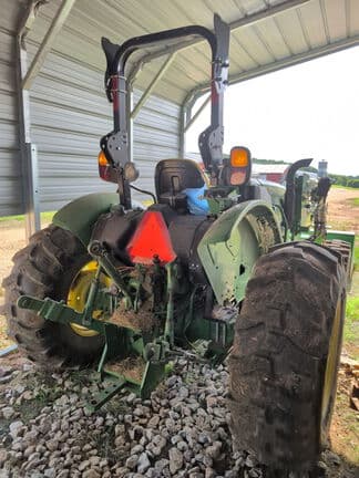 Image of John Deere 5067E equipment image 2