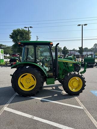 Image of John Deere 5067E equipment image 3