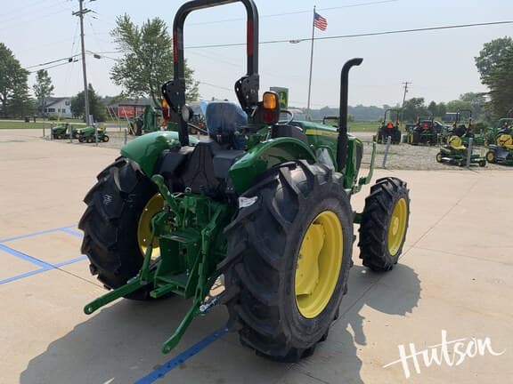 Image of John Deere 5067E equipment image 4