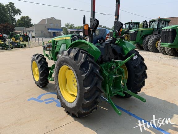 Image of John Deere 5067E equipment image 3