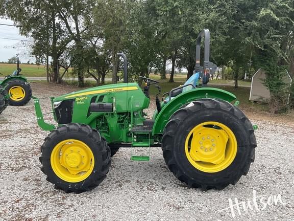 Image of John Deere 5067E equipment image 4