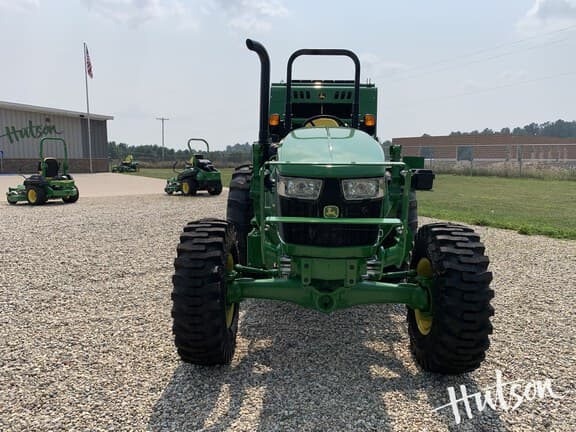 Image of John Deere 5067E equipment image 4