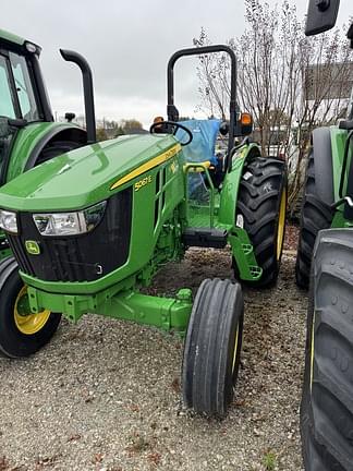 Image of John Deere 5067E equipment image 1