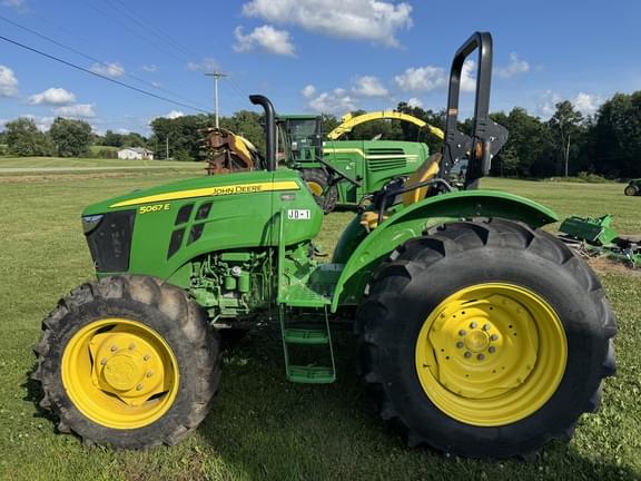 Image of John Deere 5067E equipment image 2