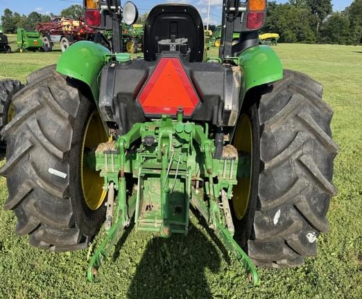 Image of John Deere 5067E equipment image 3