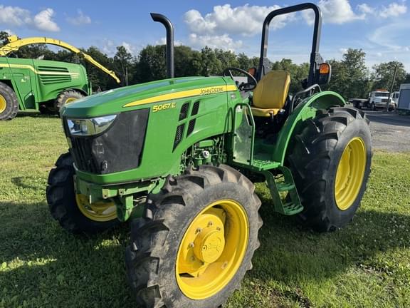 Image of John Deere 5067E equipment image 3