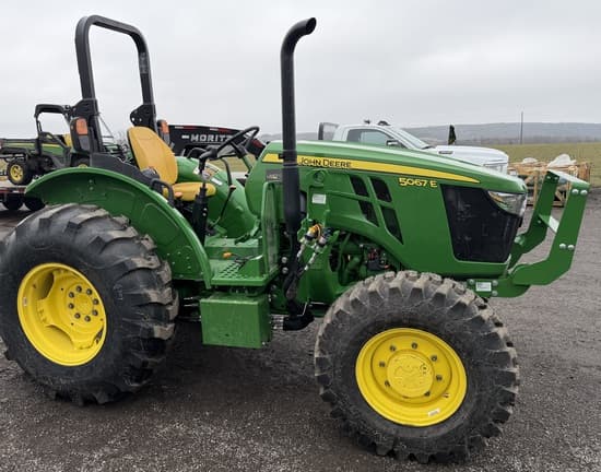 Image of John Deere 5067E equipment image 3