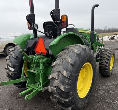 Image of John Deere 5067E equipment image 4