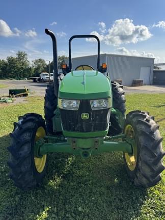 Image of John Deere 5067E equipment image 4
