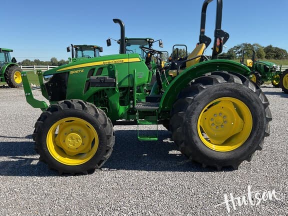 Image of John Deere 5067E equipment image 4