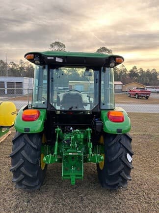 Image of John Deere 5067E equipment image 3