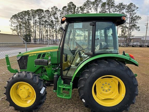Image of John Deere 5067E equipment image 1