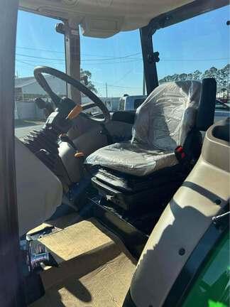Image of John Deere 5067E equipment image 4