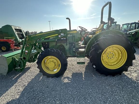 Image of John Deere 5067E equipment image 4