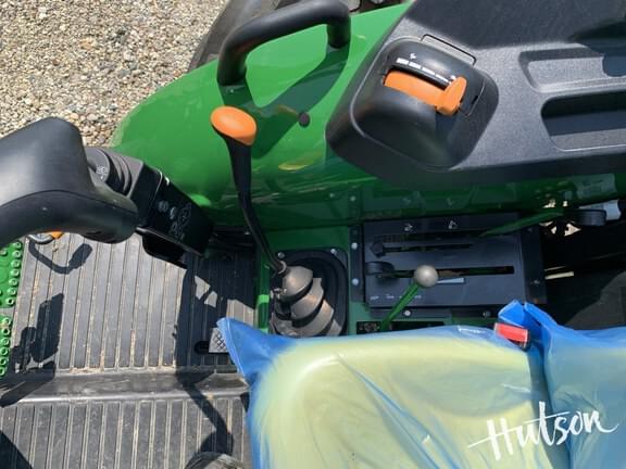 Image of John Deere 5067E equipment image 4
