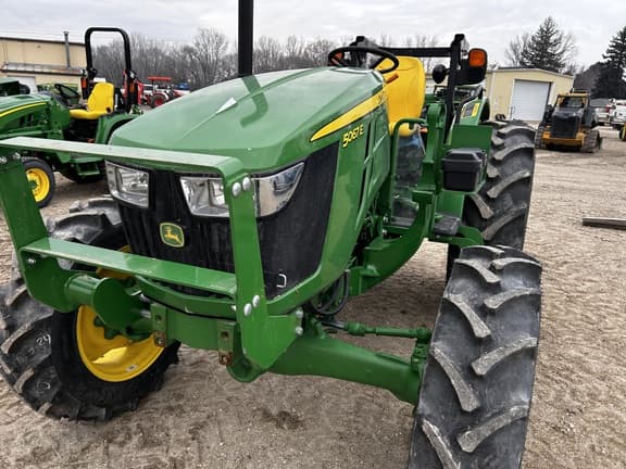 Image of John Deere 5067E equipment image 3