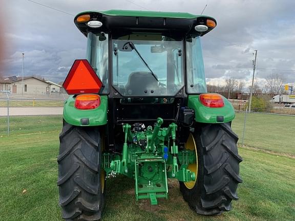 Image of John Deere 5067E equipment image 3