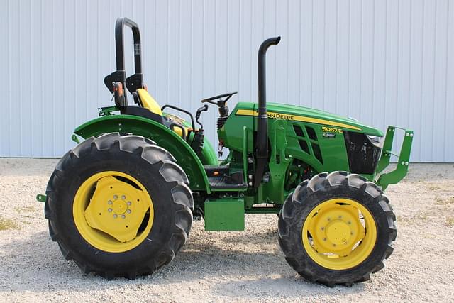 Image of John Deere 5067E equipment image 2