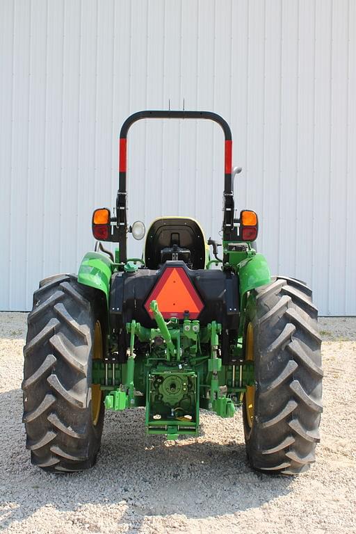 Image of John Deere 5067E equipment image 3
