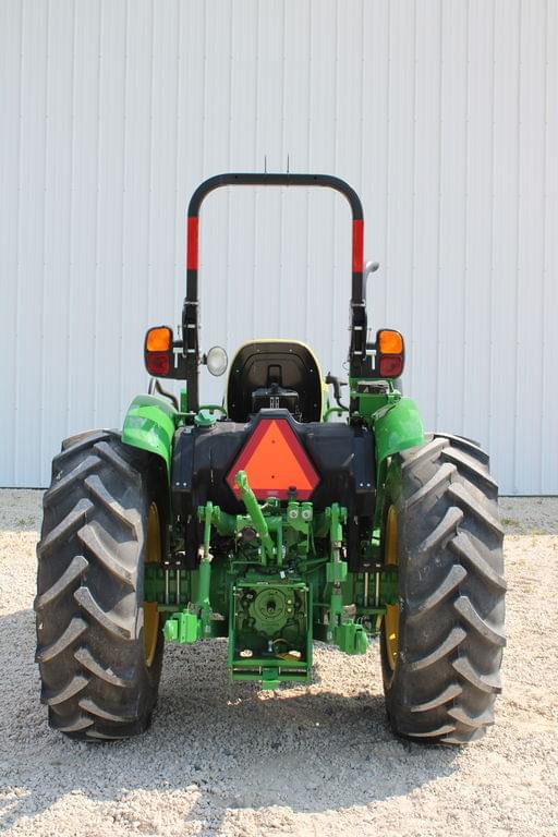 Image of John Deere 5067E equipment image 3