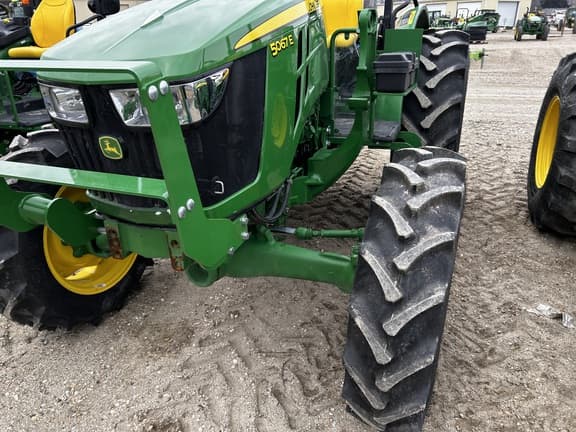 Image of John Deere 5067E equipment image 3