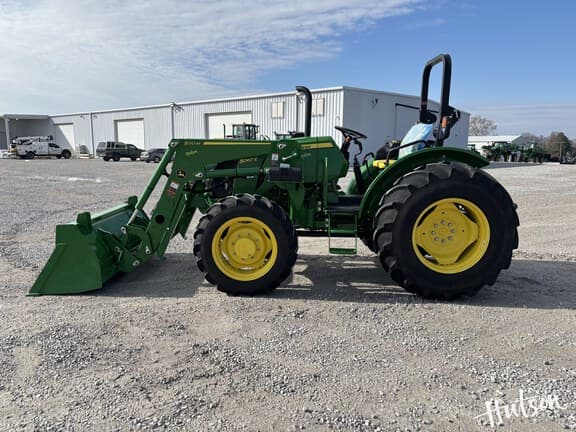 Image of John Deere 5067E equipment image 2