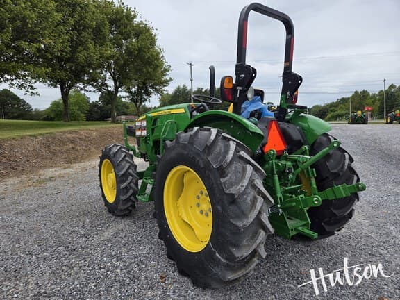 Image of John Deere 5067E equipment image 4