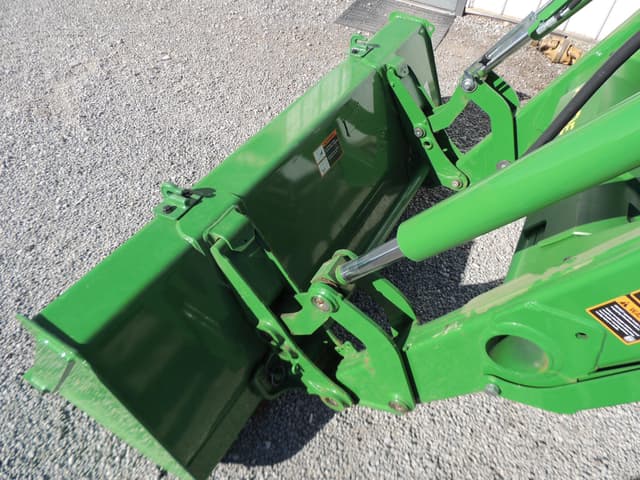 Image of John Deere 5067E equipment image 4