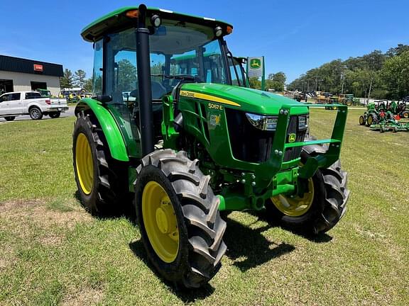 Image of John Deere 5067E equipment image 4