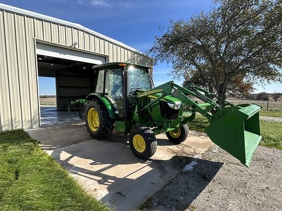 Image of John Deere 5067E equipment image 3