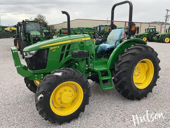 Image of John Deere 5067E equipment image 1