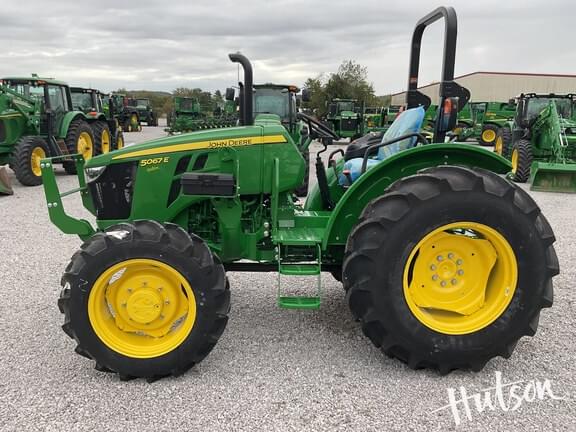 Image of John Deere 5067E equipment image 4