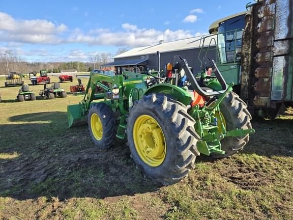 Image of John Deere 5067E equipment image 3