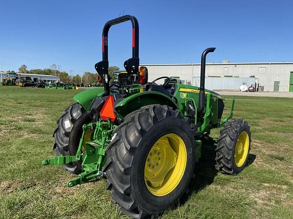 Image of John Deere 5067E equipment image 4