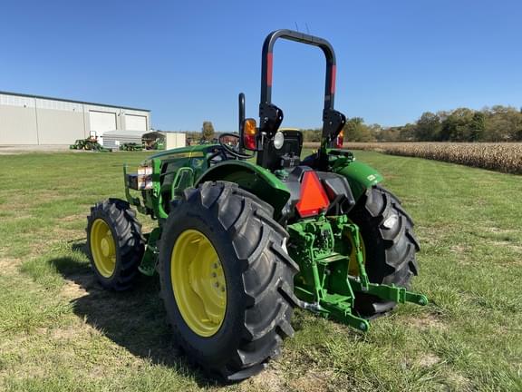 Image of John Deere 5067E equipment image 4