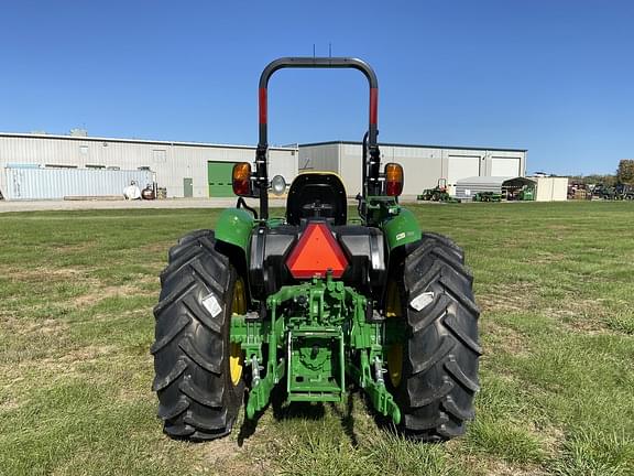 Image of John Deere 5067E equipment image 3