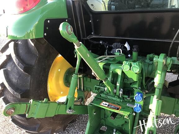 Image of John Deere 5067E equipment image 3