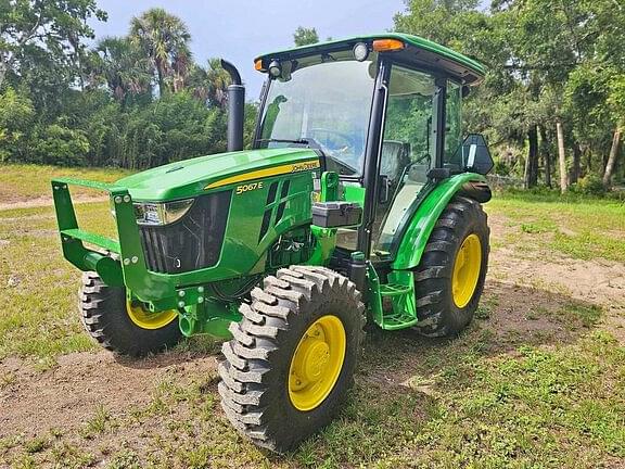 Image of John Deere 5067E equipment image 2