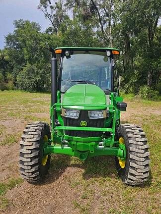 Image of John Deere 5067E equipment image 3