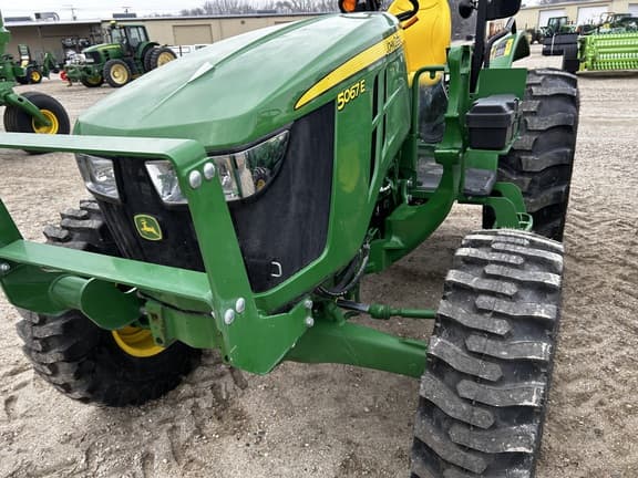 Image of John Deere 5067E equipment image 3