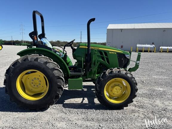 Image of John Deere 5067E equipment image 3
