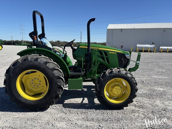 Image of John Deere 5067E equipment image 4