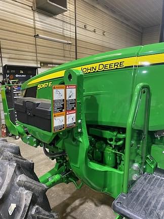 Image of John Deere 5067E equipment image 4