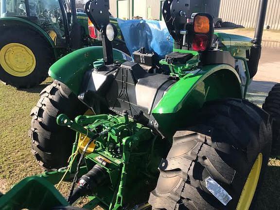 Image of John Deere 5067E equipment image 3