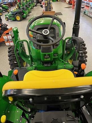 Image of John Deere 5067E equipment image 3