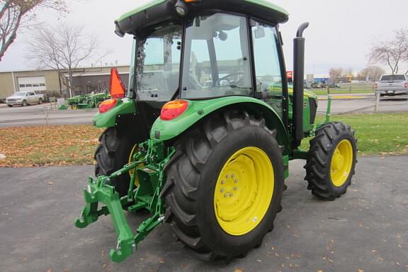 Image of John Deere 5067E equipment image 4